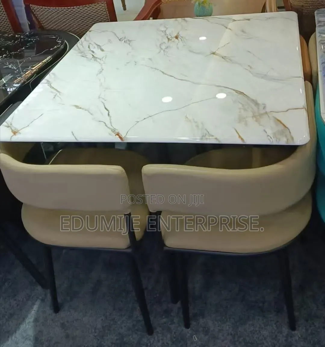 4 Sits Marble Dinning Table