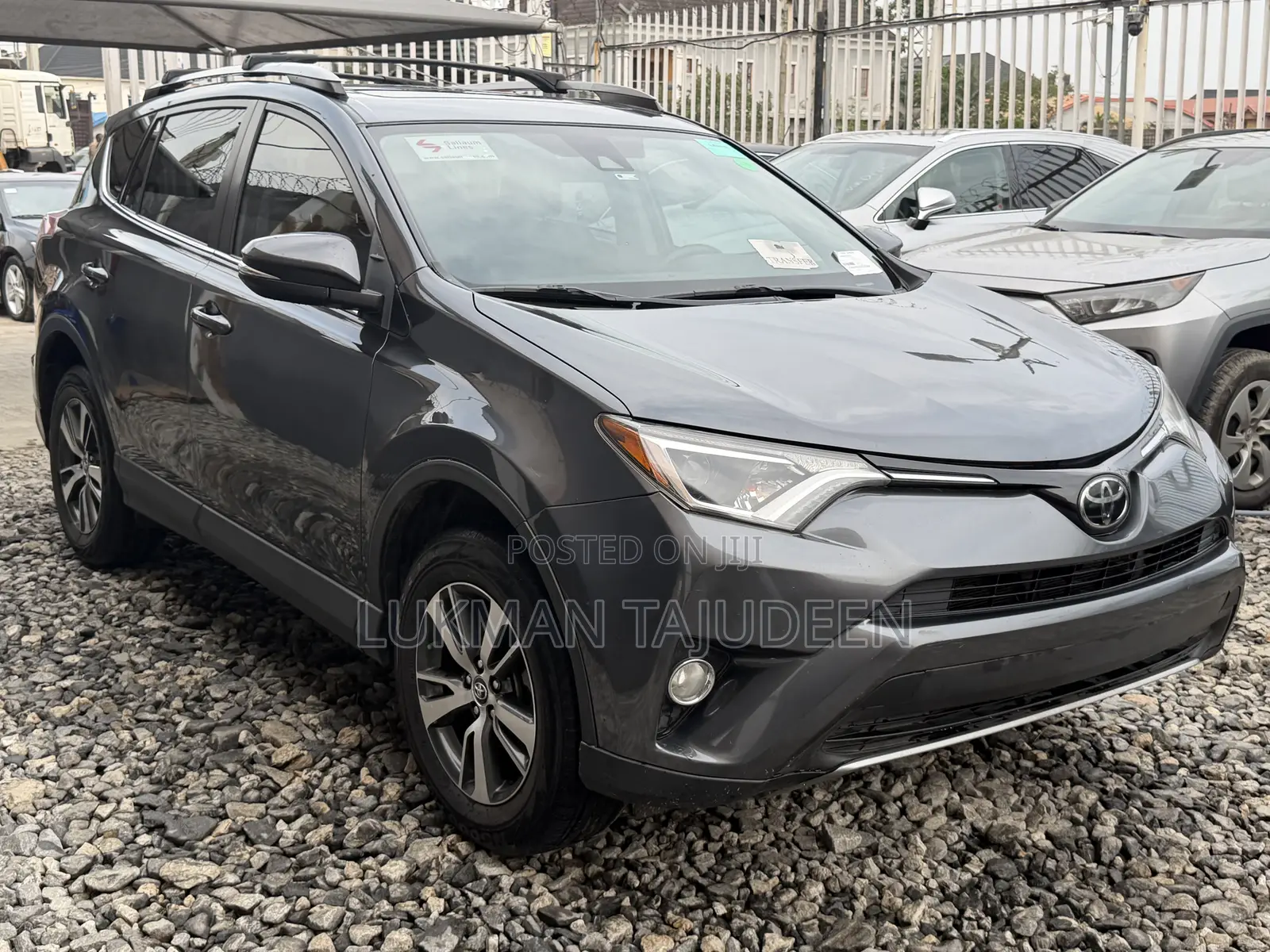 Toyota RAV4 XLE 4dr SUV (2.5L 4cyl 6A) 2018 Gray