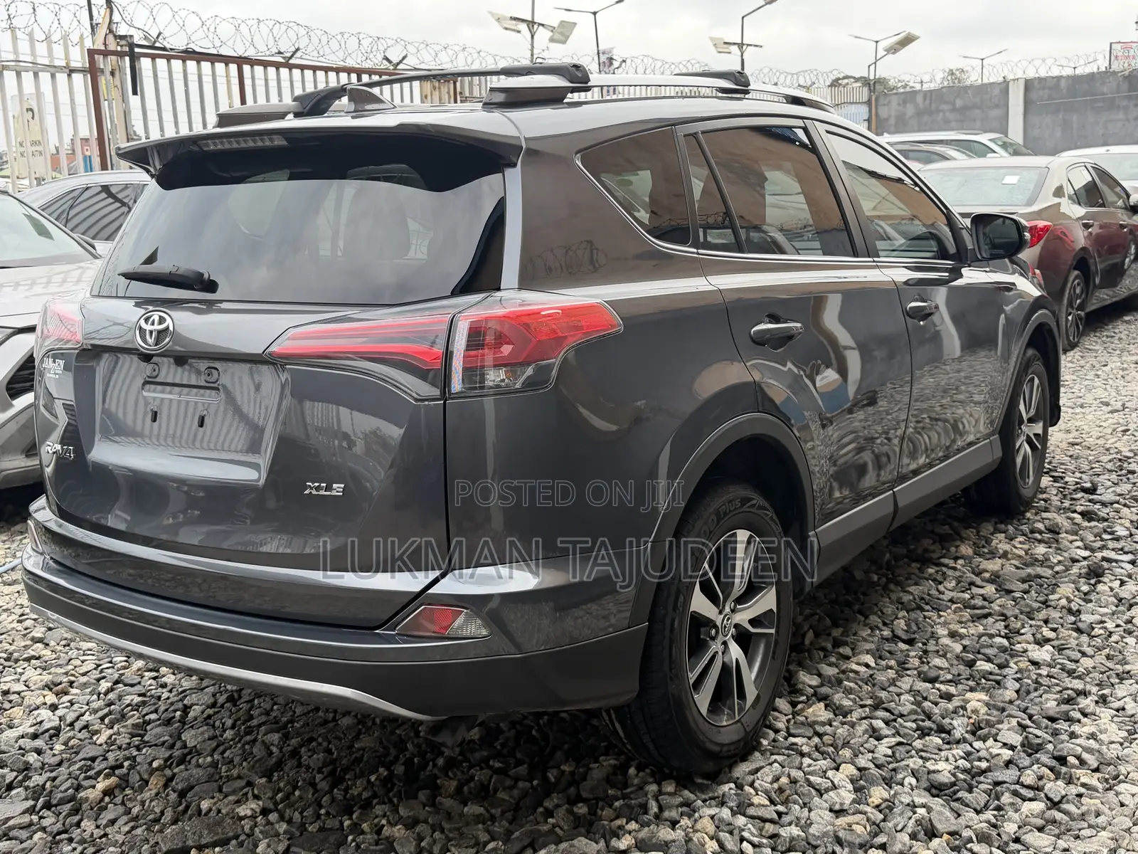 Toyota RAV4 XLE 4dr SUV (2.5L 4cyl 6A) 2018 Gray