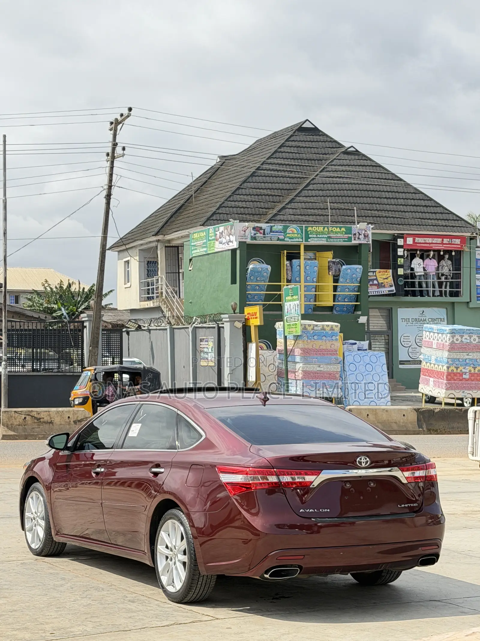 Toyota Avalon Limited Sedan FWD (3.5L 6cyl 6A) 2013 Burgundy