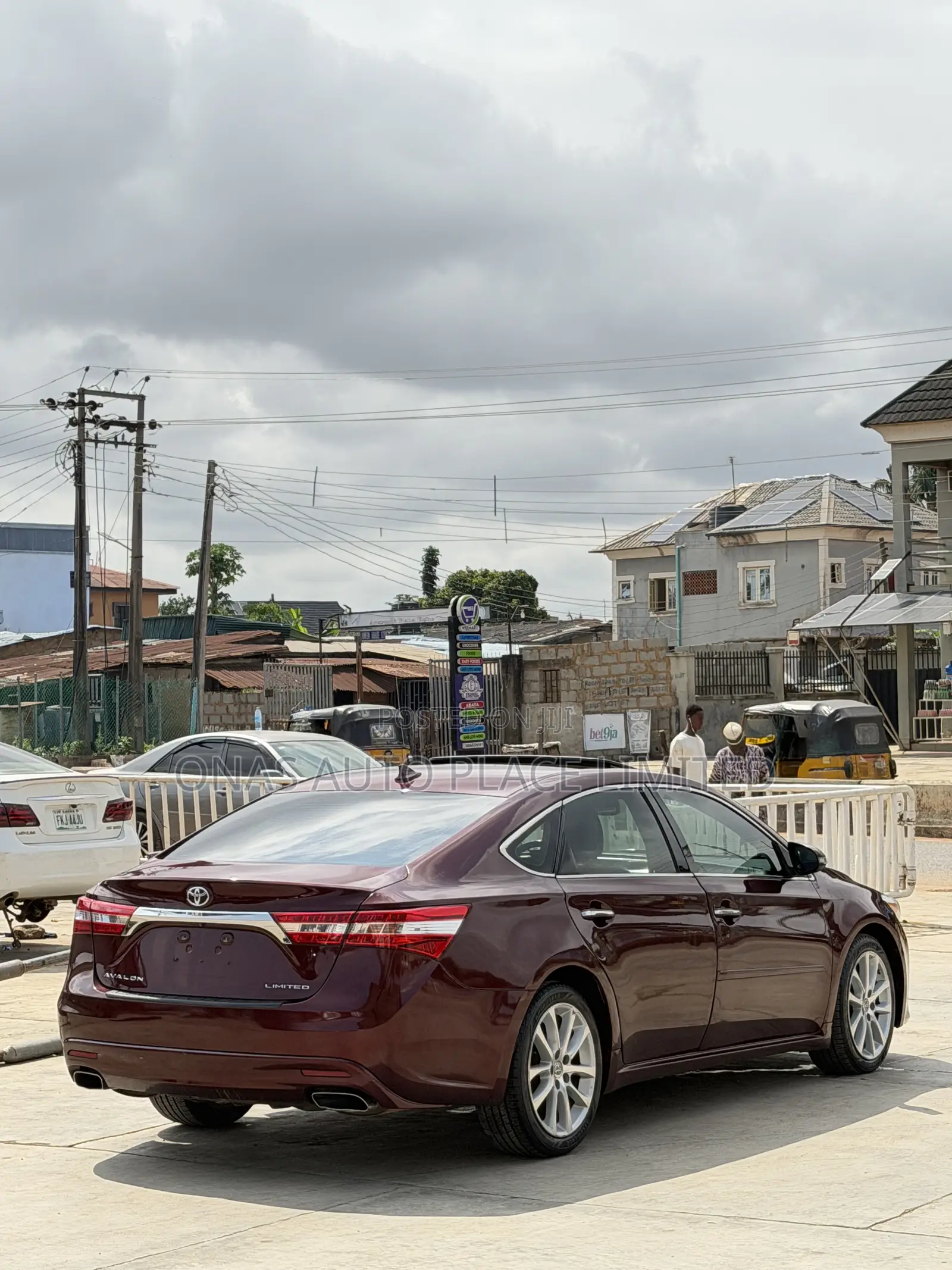 Toyota Avalon Limited Sedan FWD (3.5L 6cyl 6A) 2013 Burgundy
