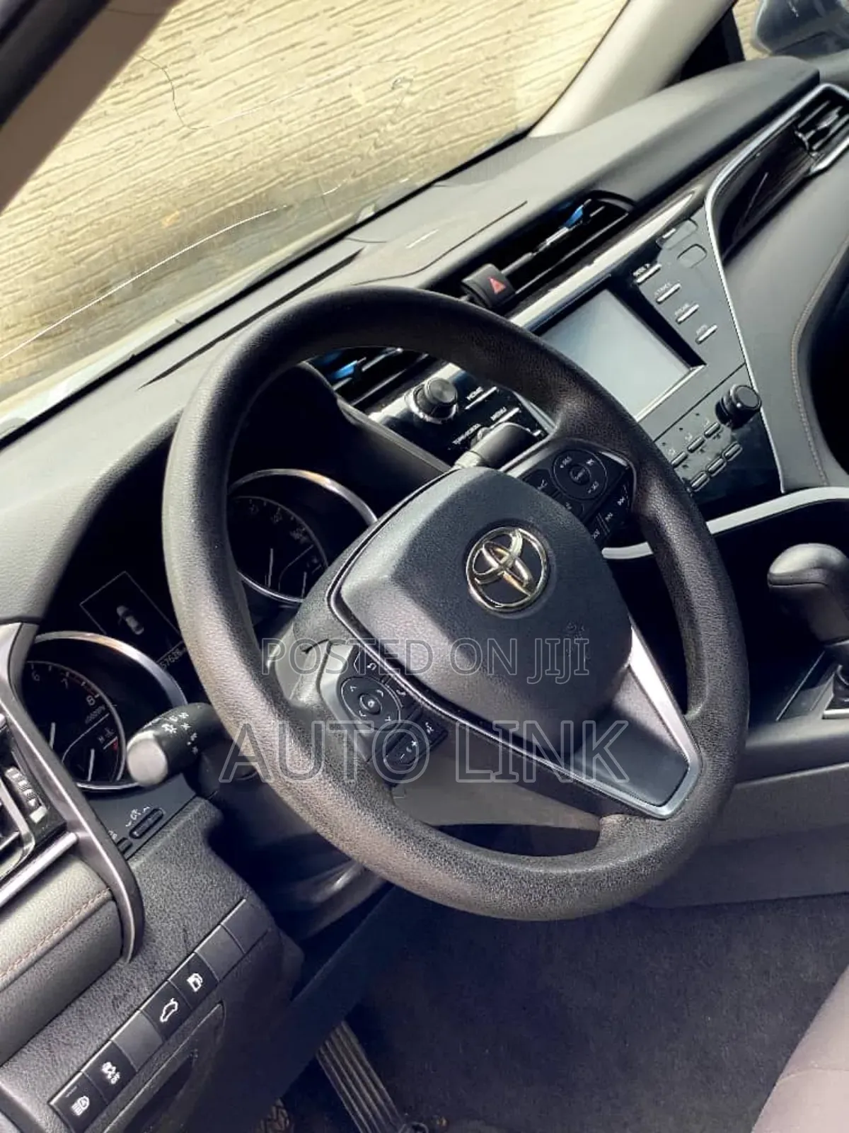 Toyota Camry L FWD (2.5L 4cyl 8AM) 2018 Silver