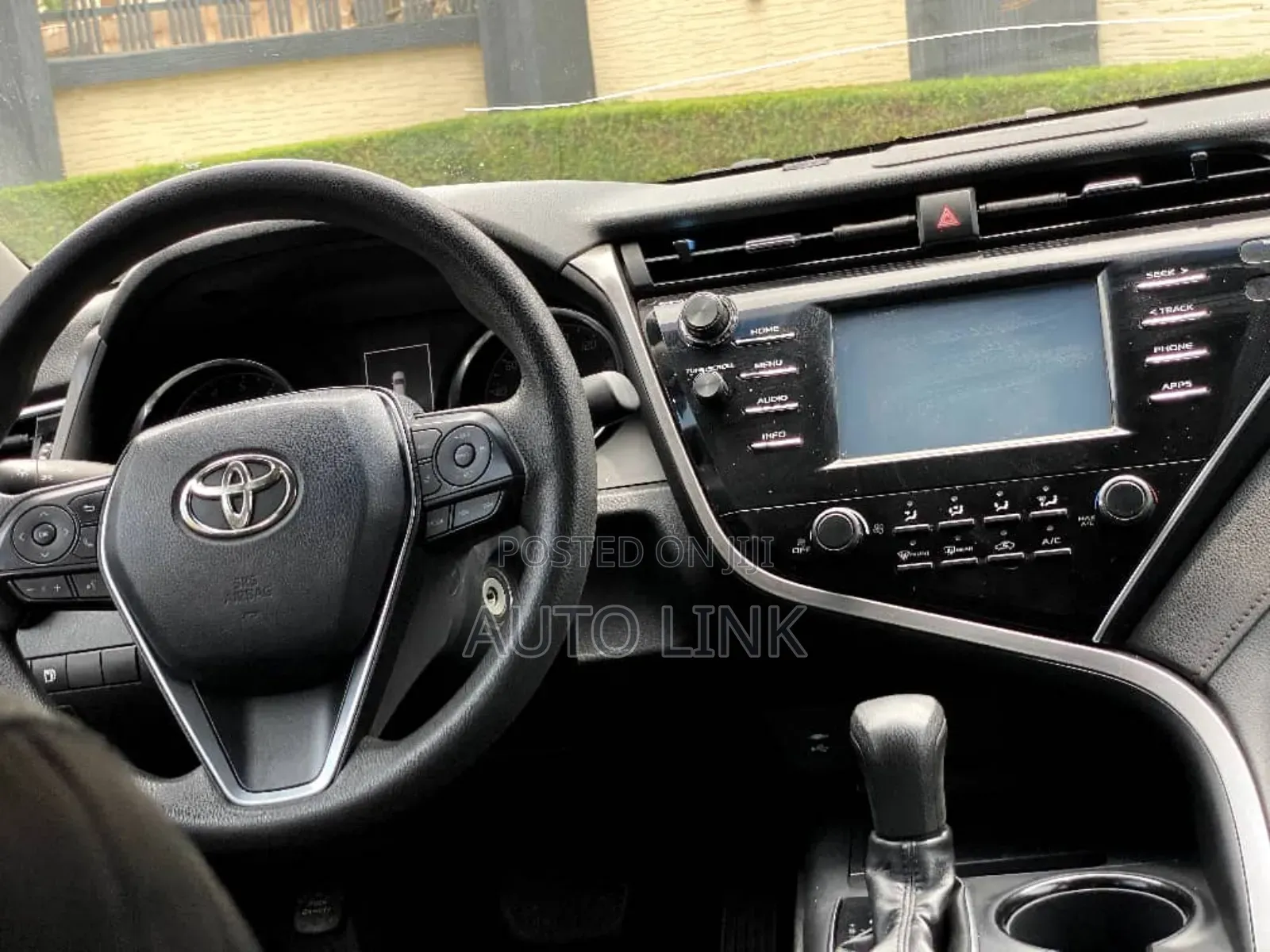 Toyota Camry L FWD (2.5L 4cyl 8AM) 2018 Silver