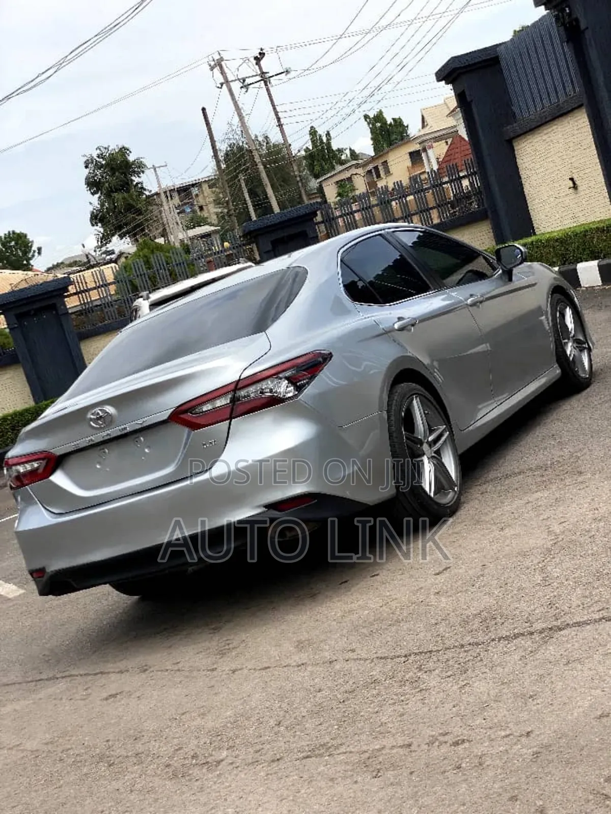 Toyota Camry L FWD (2.5L 4cyl 8AM) 2018 Silver