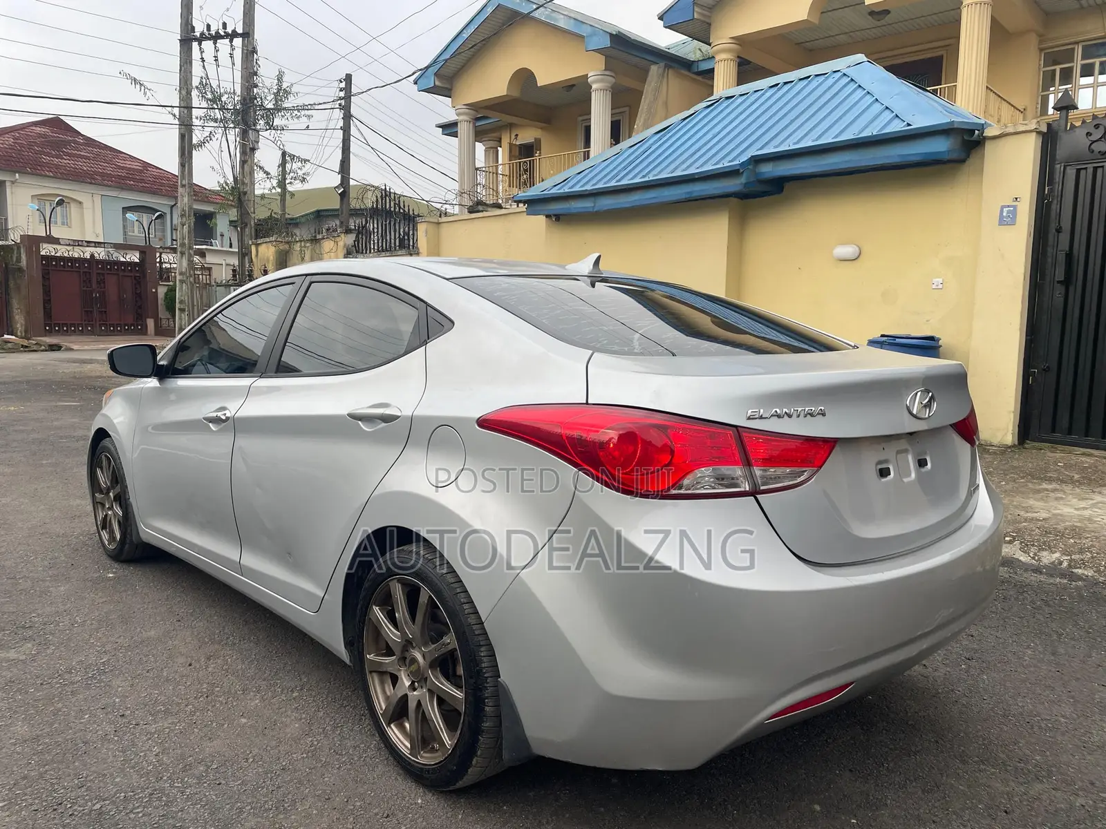 Hyundai Elantra Limited 2012 Silver
