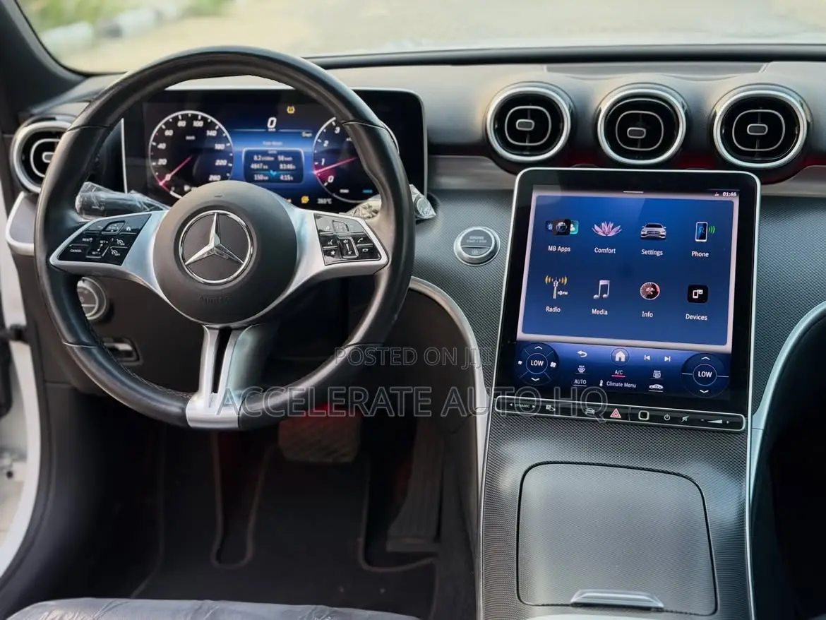 Mercedes-Benz C300 2024 White