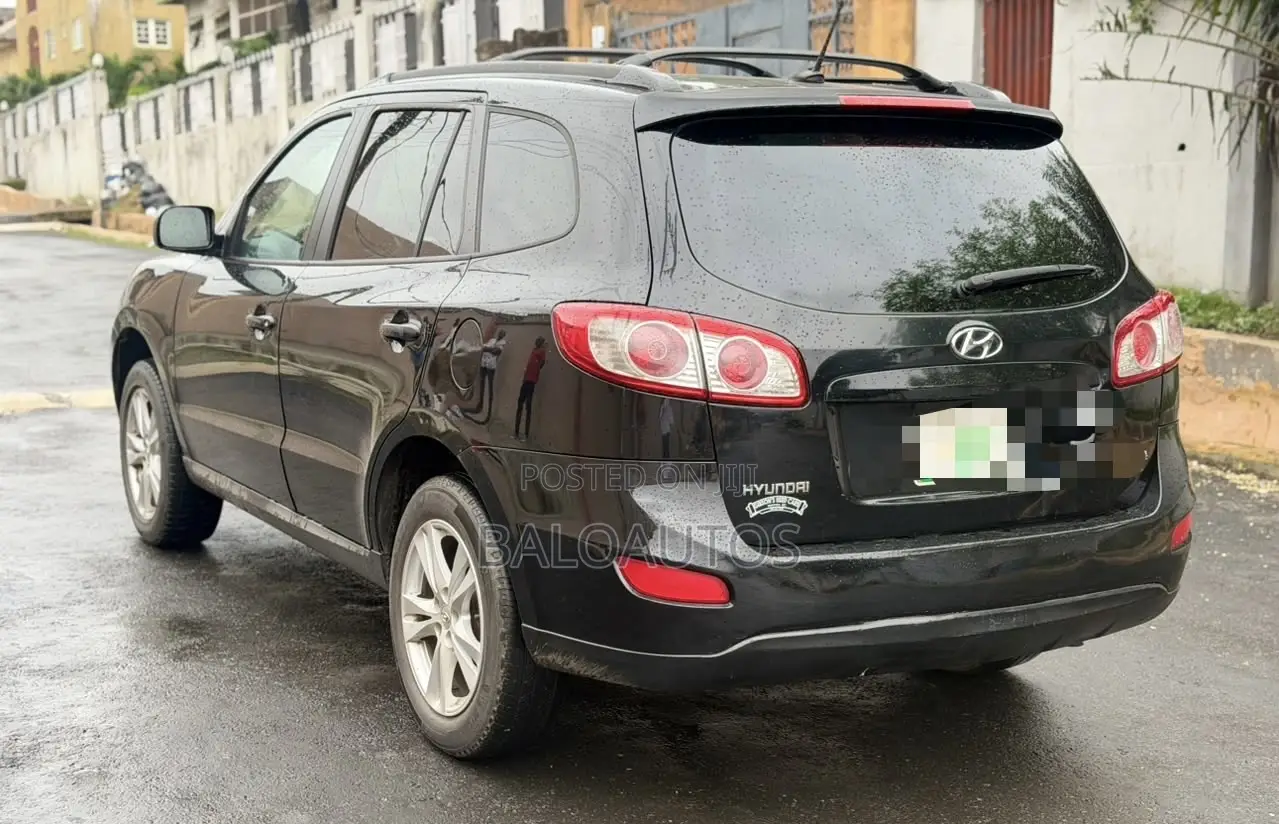Hyundai Santa Fe 2010 Black