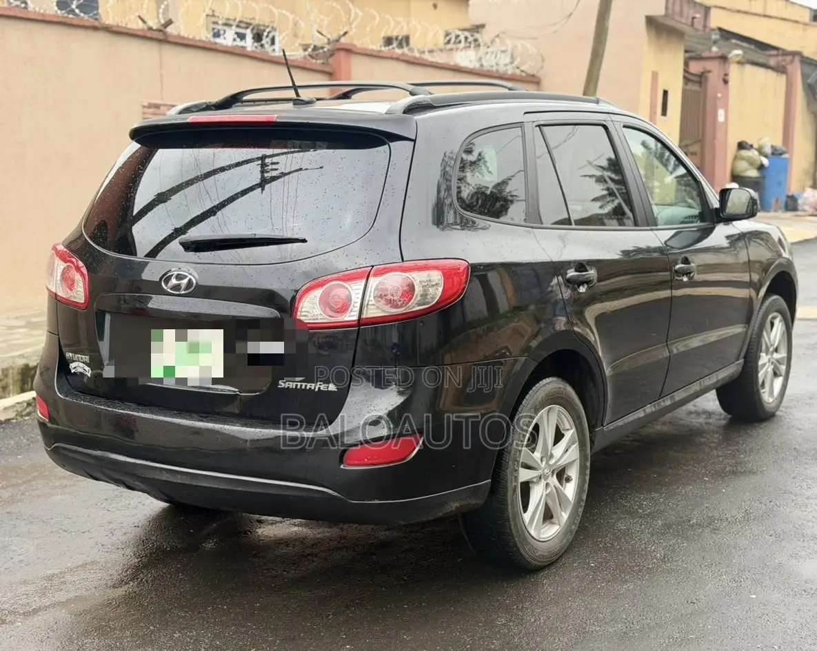 Hyundai Santa Fe 2010 Black