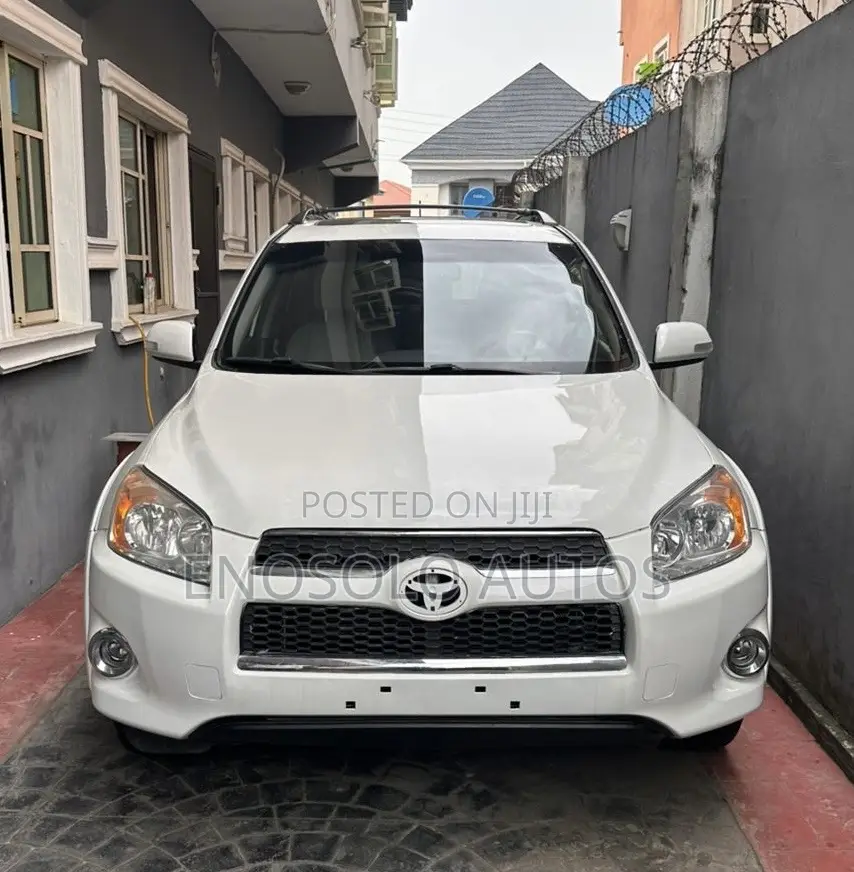 Toyota RAV4 2011 White