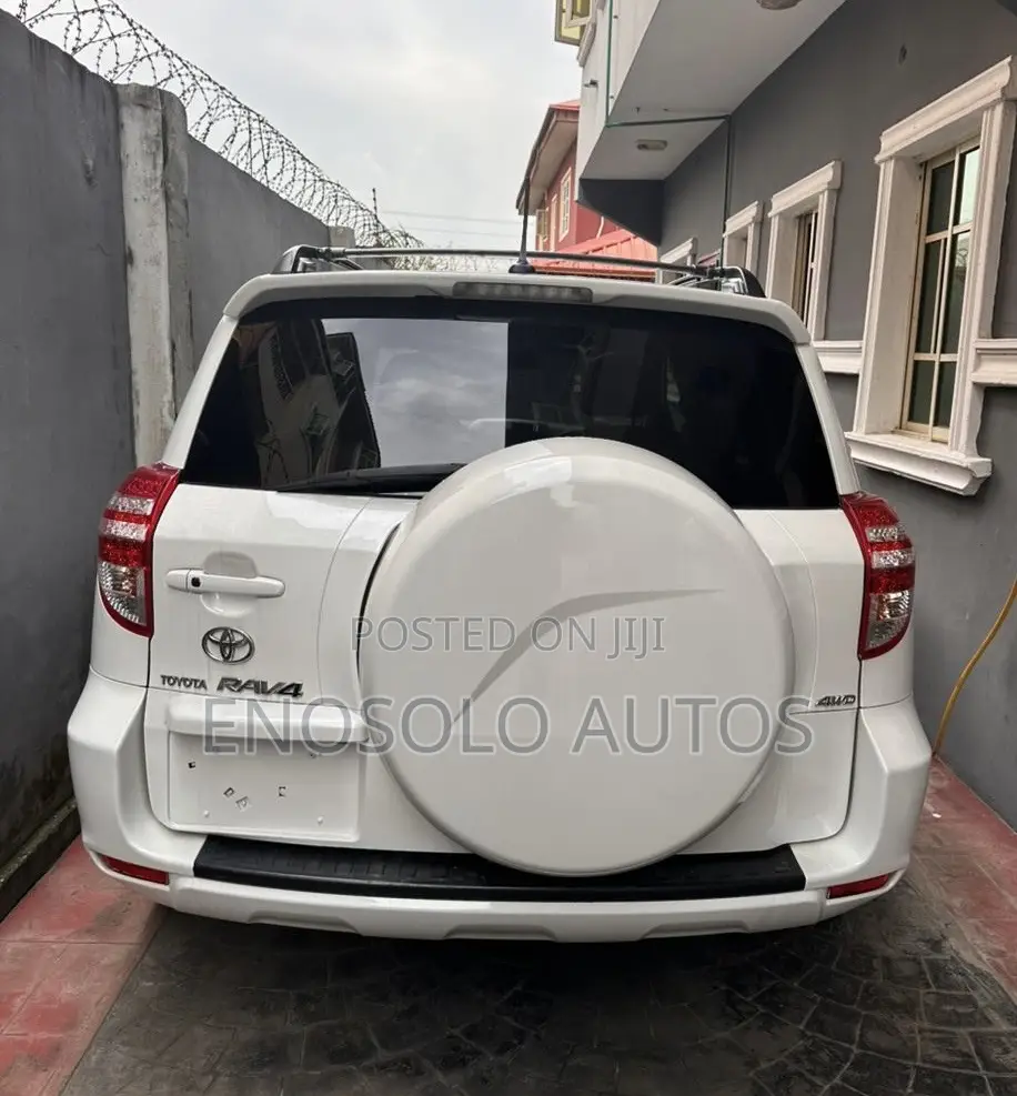 Toyota RAV4 2011 White