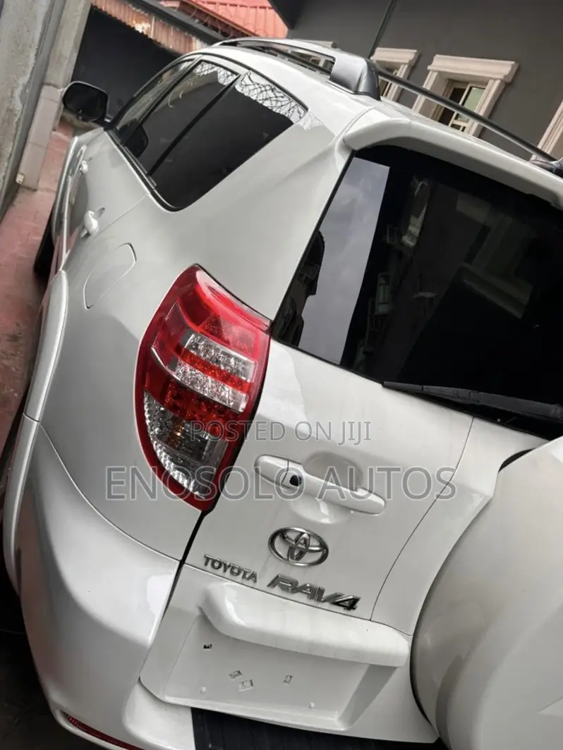 Toyota RAV4 2011 White