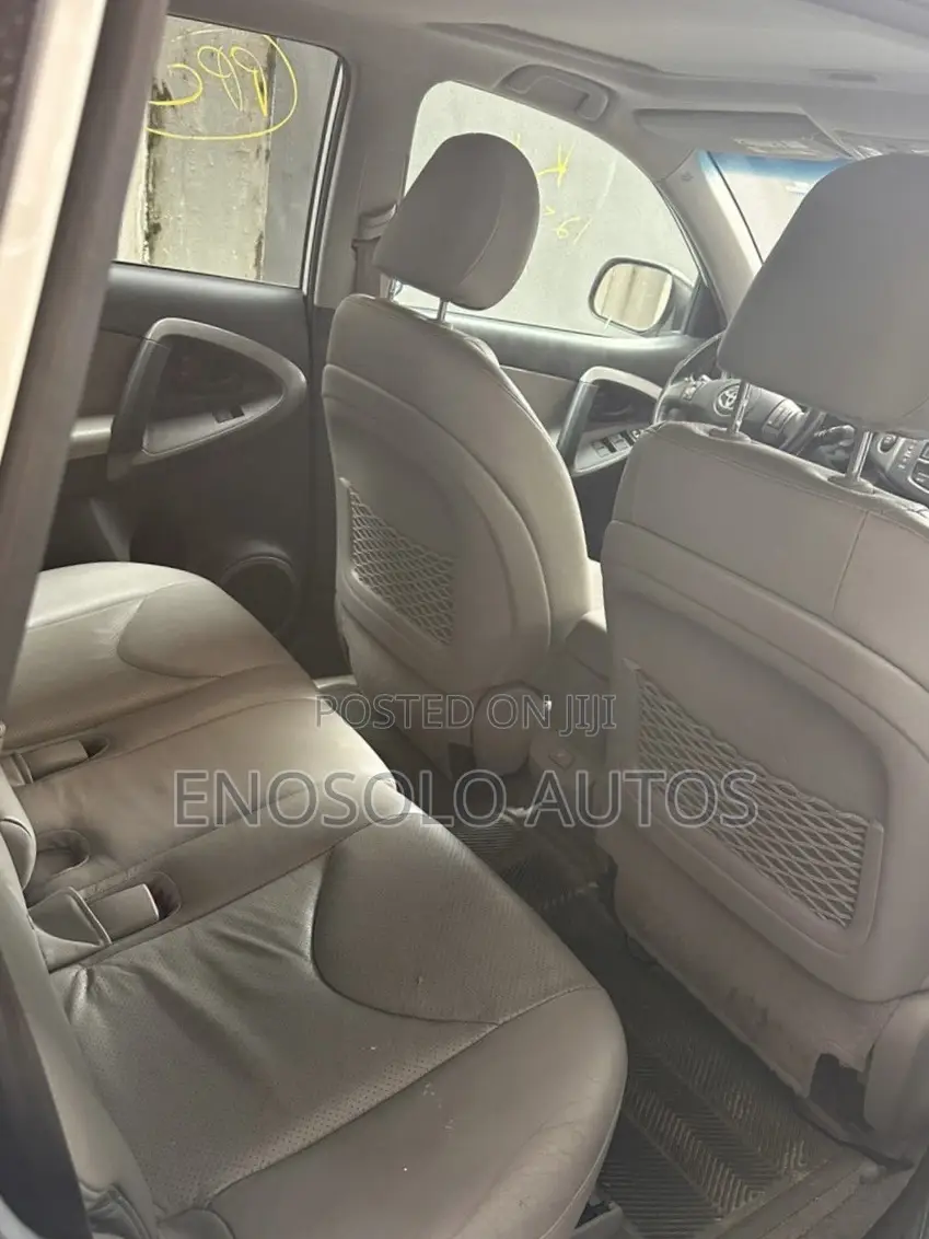 Toyota RAV4 2011 White