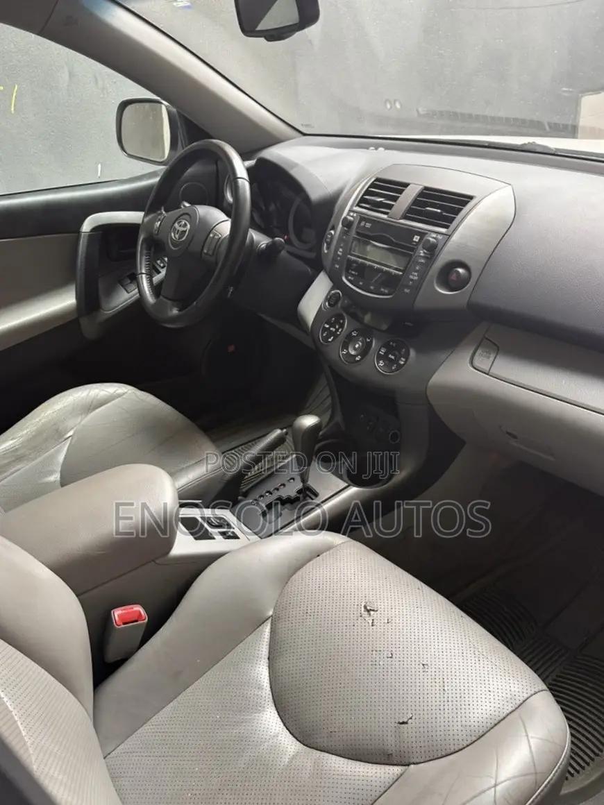 Toyota RAV4 2011 White