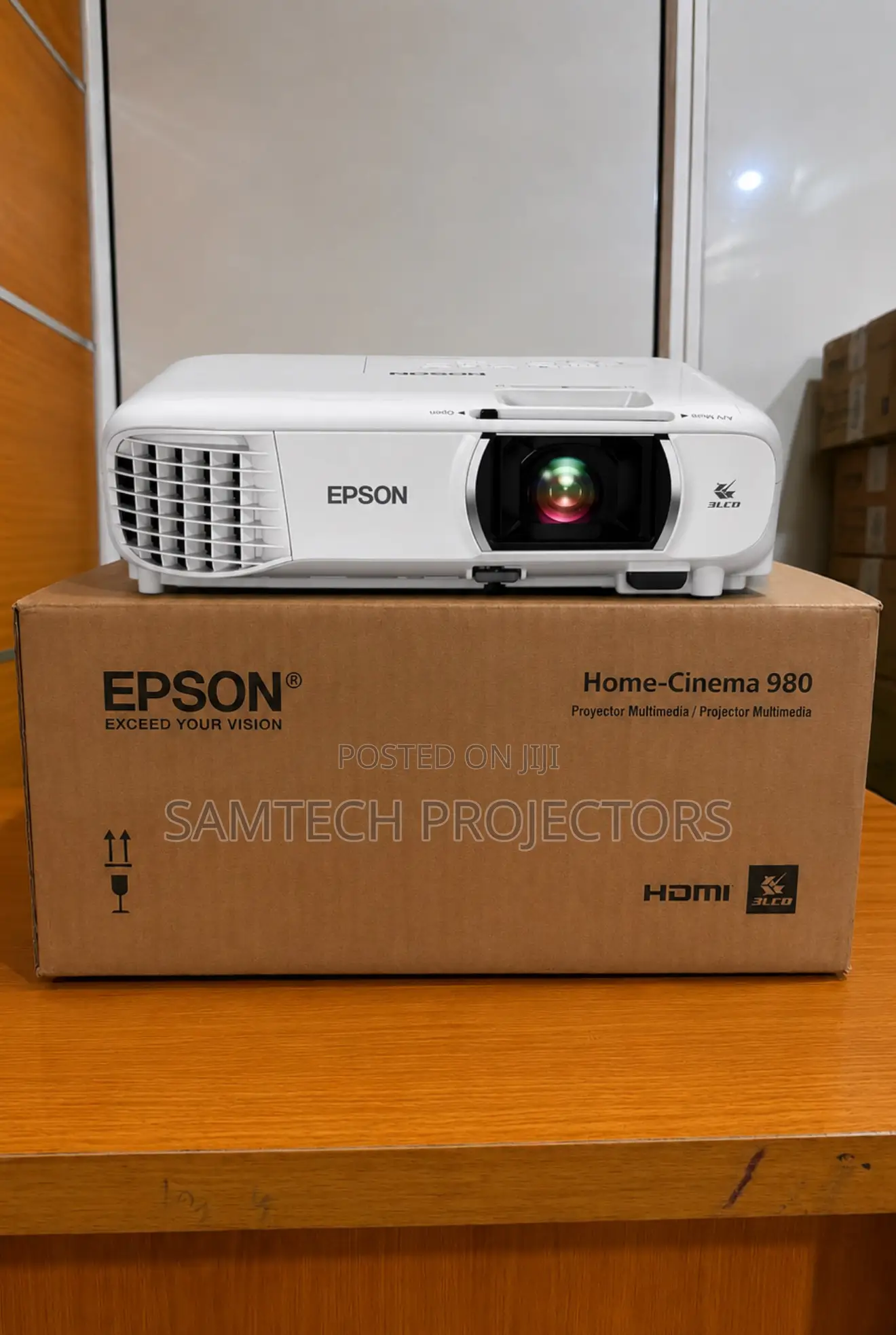 Epson New Wireless  Projector 4000 Lumens Home Cinema Projector