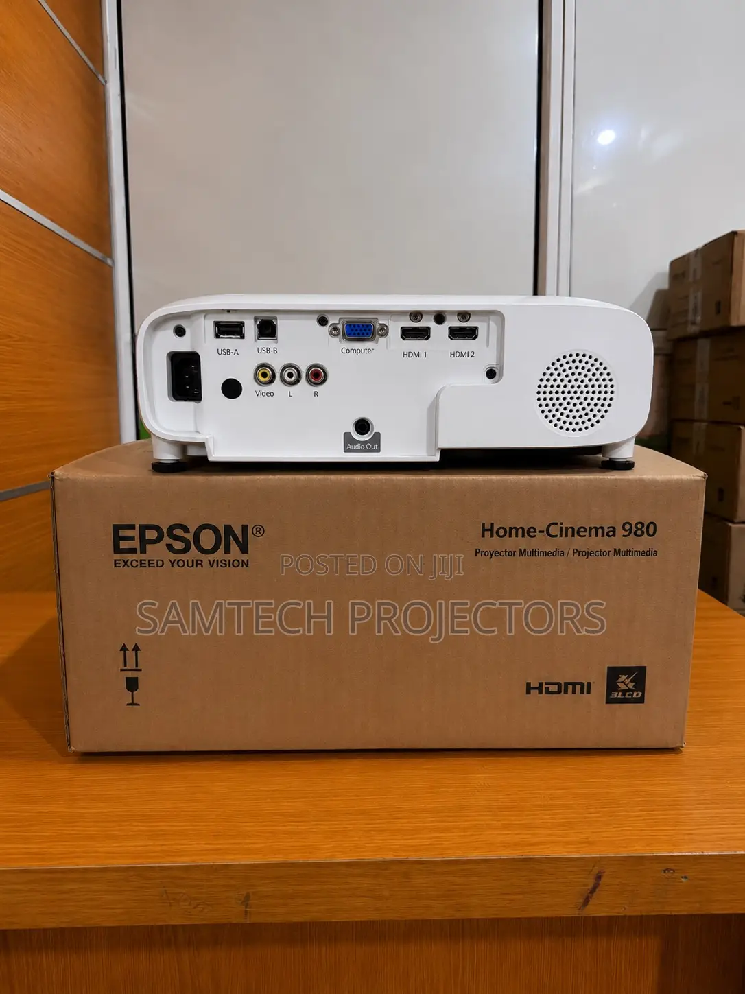 Epson New Wireless  Projector 4000 Lumens Home Cinema Projector