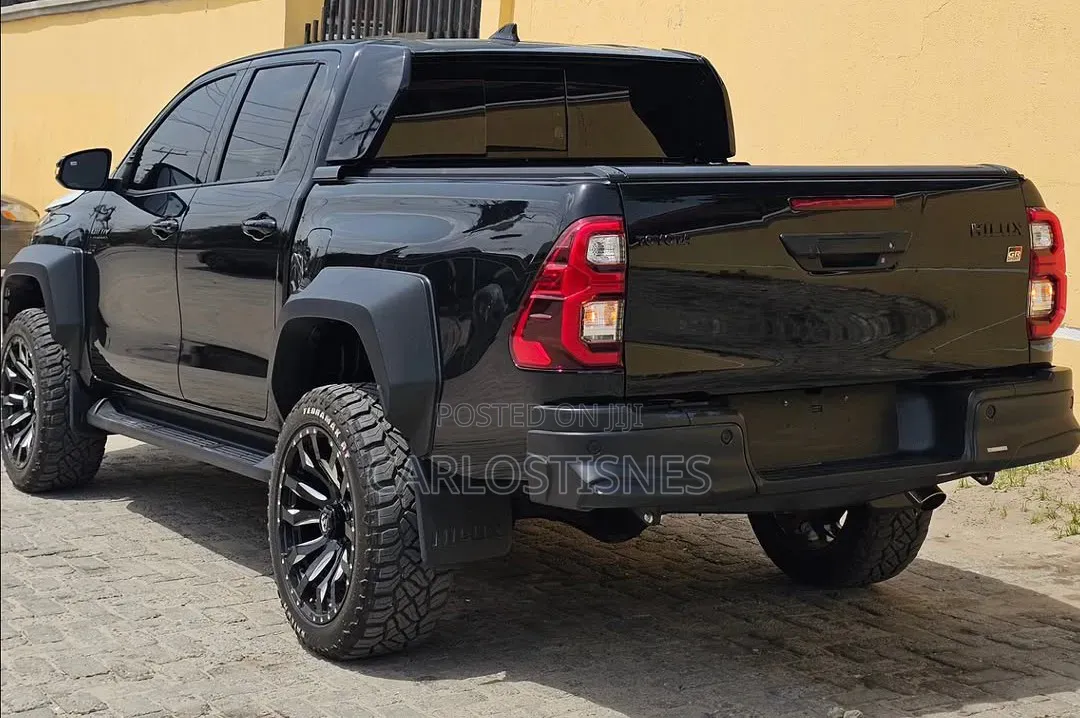 Toyota Hilux 2024 Black