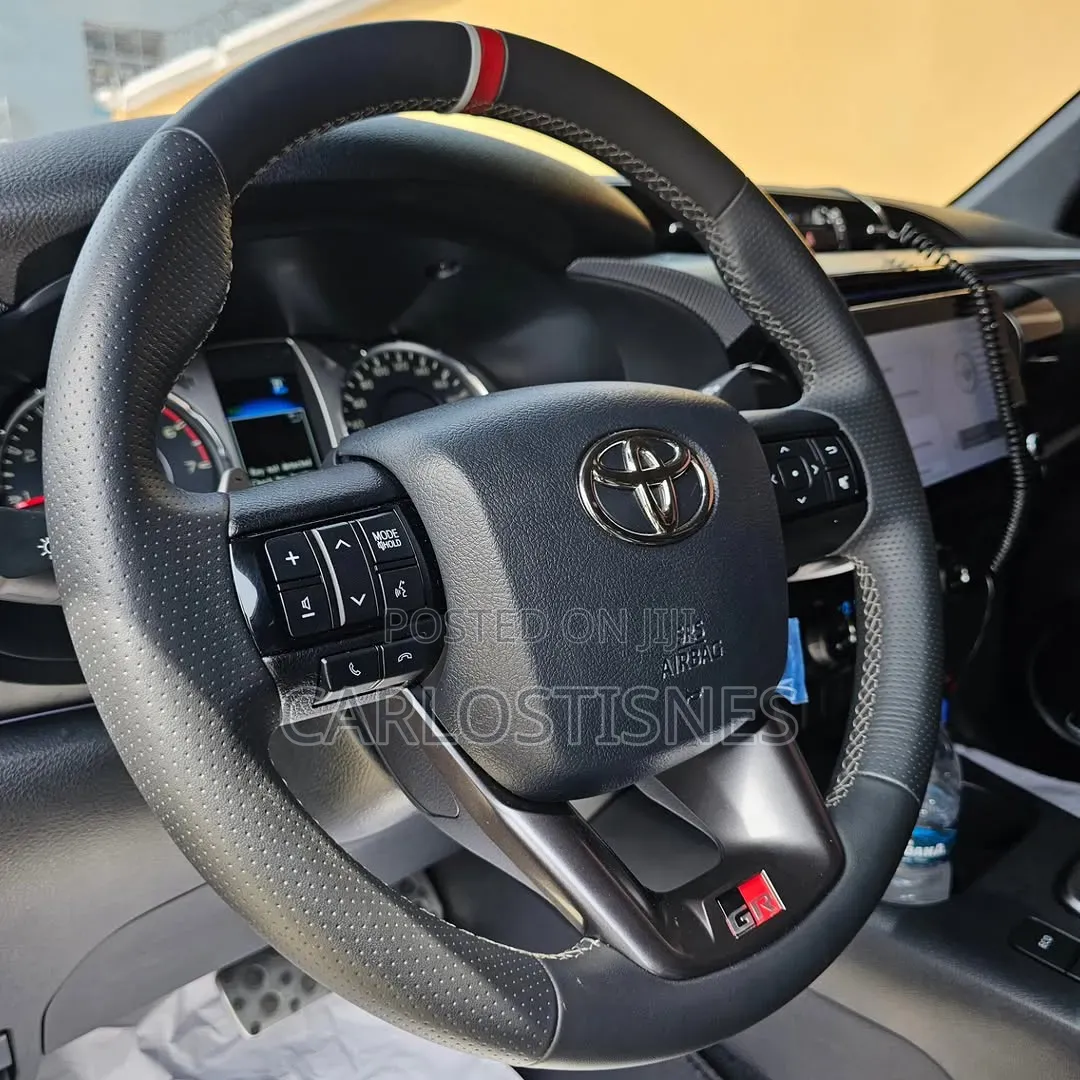 Toyota Hilux 2024 Black