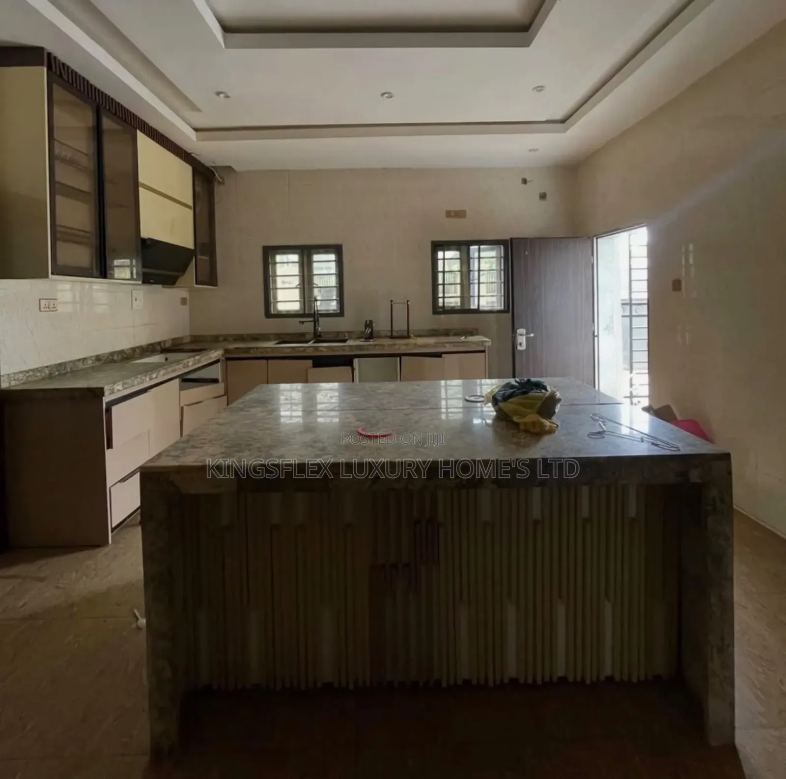 5bdrm Duplex in Estate, Sabon Lugbe for sale