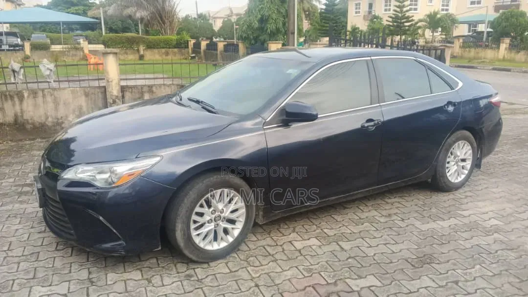 Toyota Camry 2016 Blue