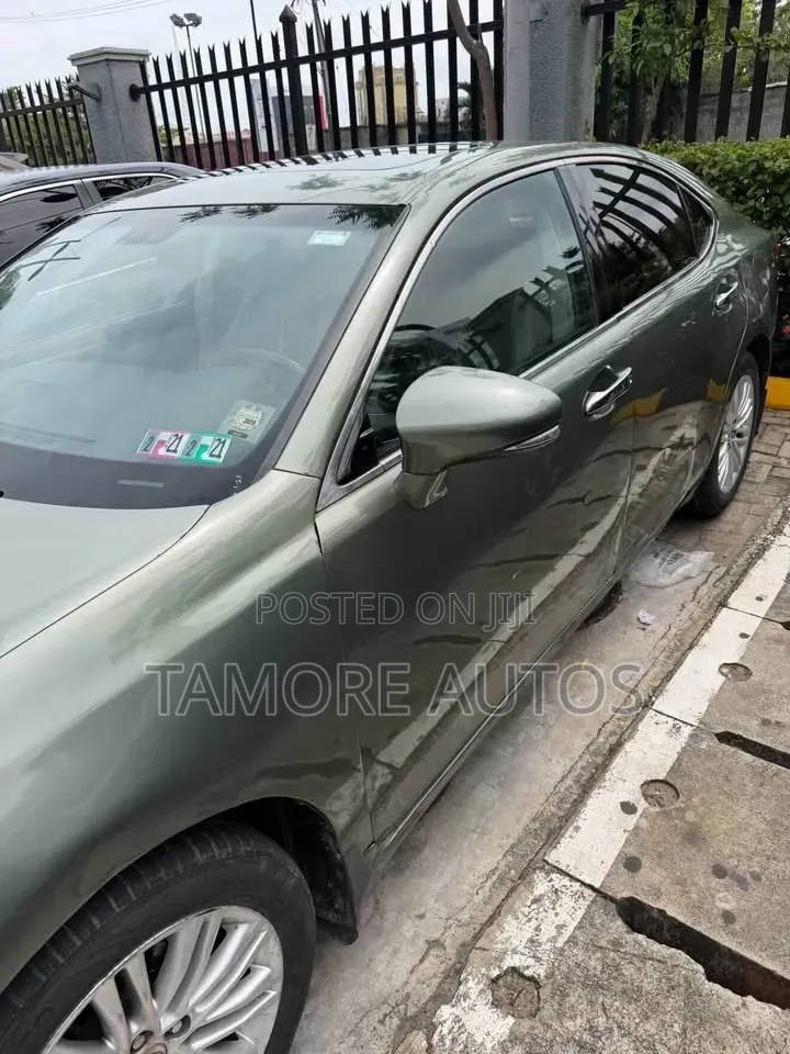 Lexus ES 350 FWD 2013 Green