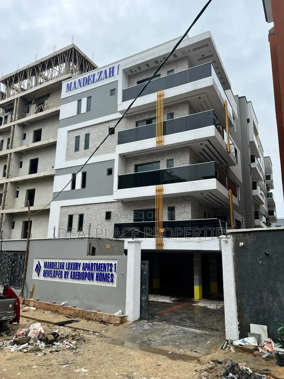 3bdrm Apartment in Lekki Phase 1 for sale