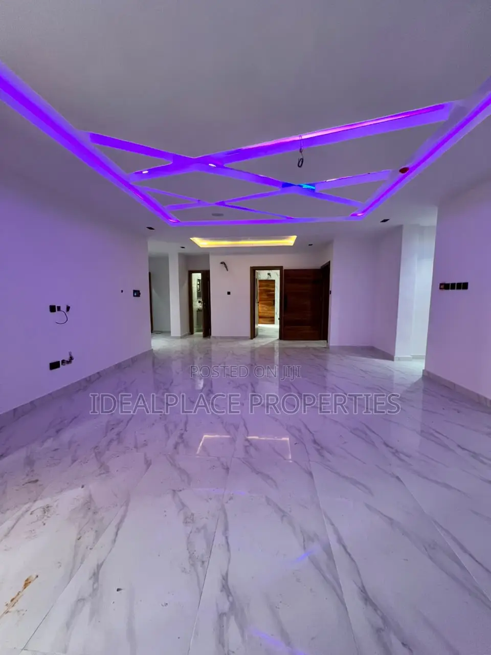 3bdrm Apartment in Lekki Phase 1 for sale