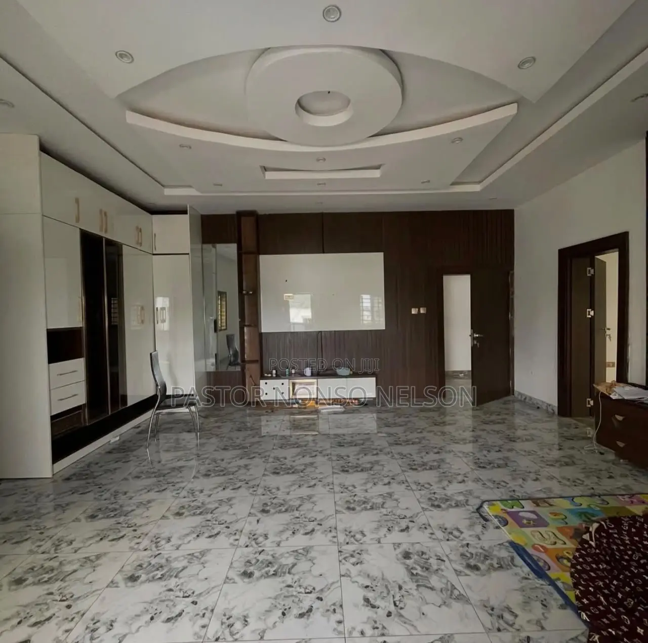 5bdrm Duplex in Leisure Court, Lugbe District for sale