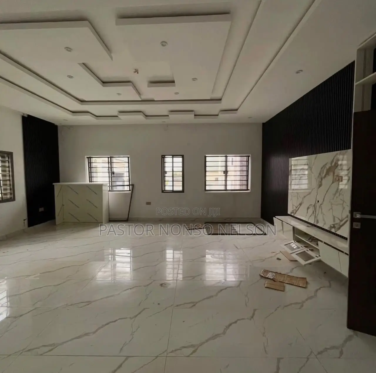 5bdrm Duplex in Leisure Court, Lugbe District for sale