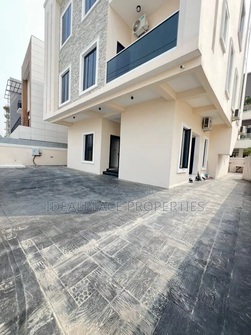 5bdrm Duplex in Lekki Phase 1 for sale