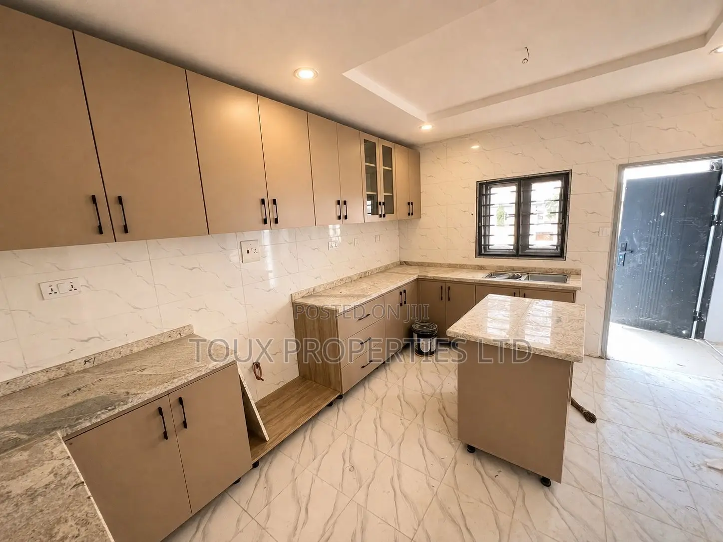 3bdrm Block of Flats in Kubwa for rent