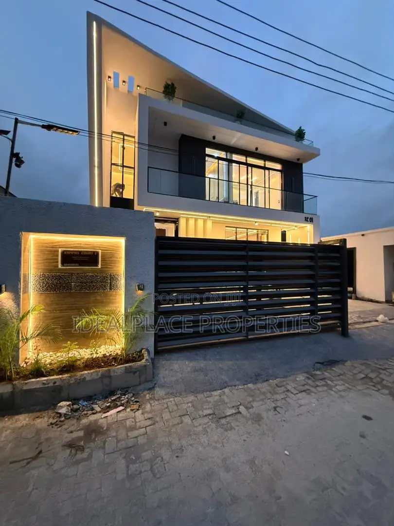 5bdrm Duplex in Sangotedo for sale