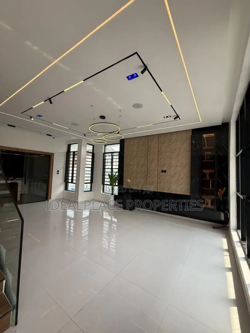 5bdrm Duplex in Sangotedo for sale