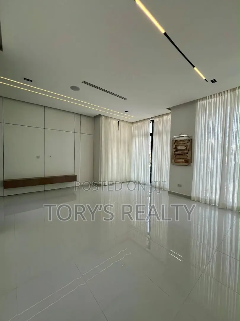 5bdrm Duplex in Lekki Expressway for sale