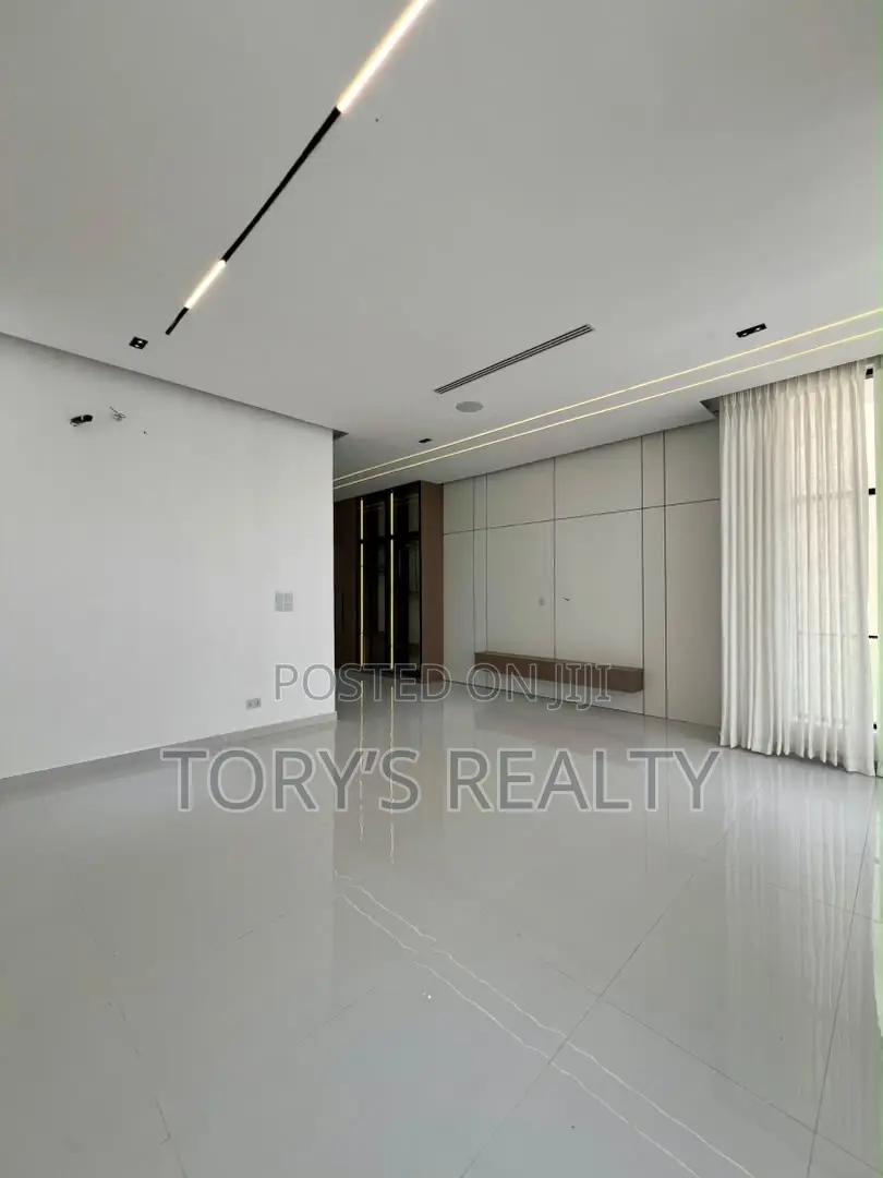 5bdrm Duplex in Lekki Expressway for sale