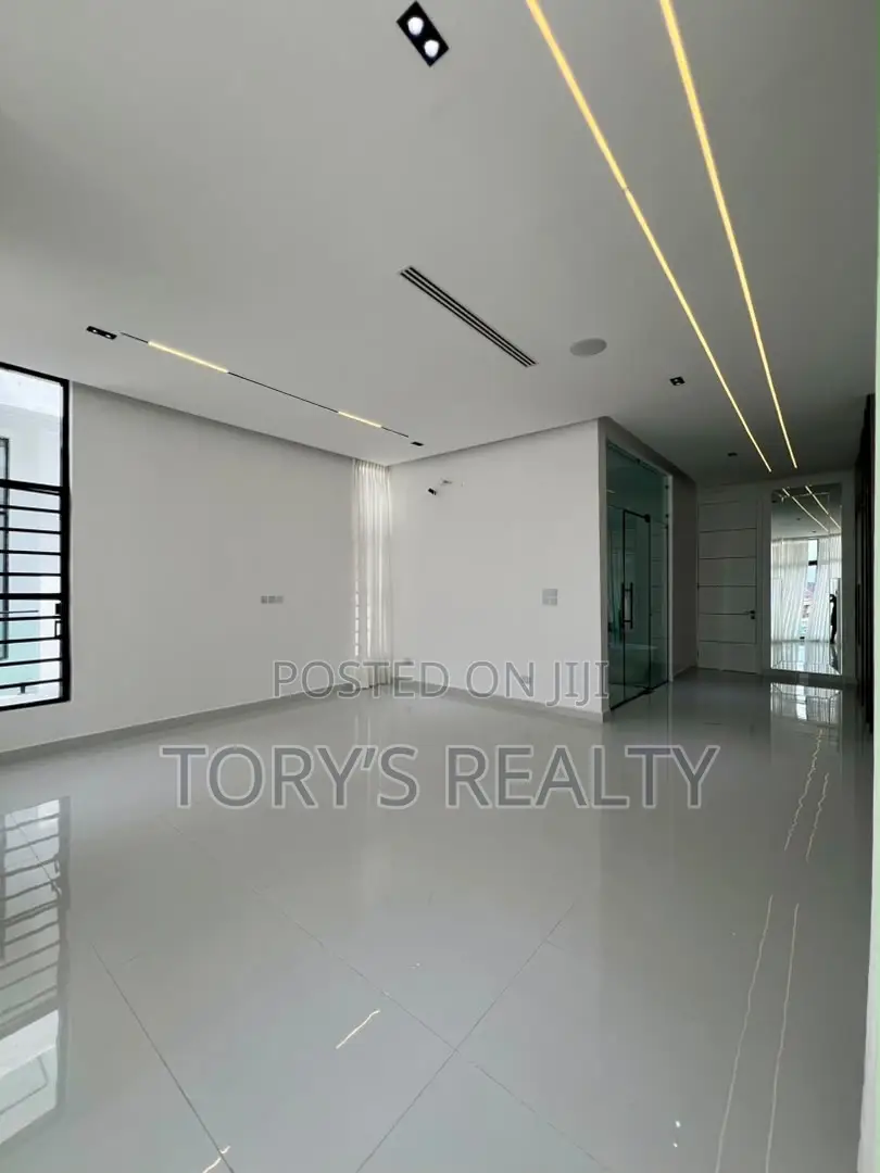 5bdrm Duplex in Lekki Expressway for sale