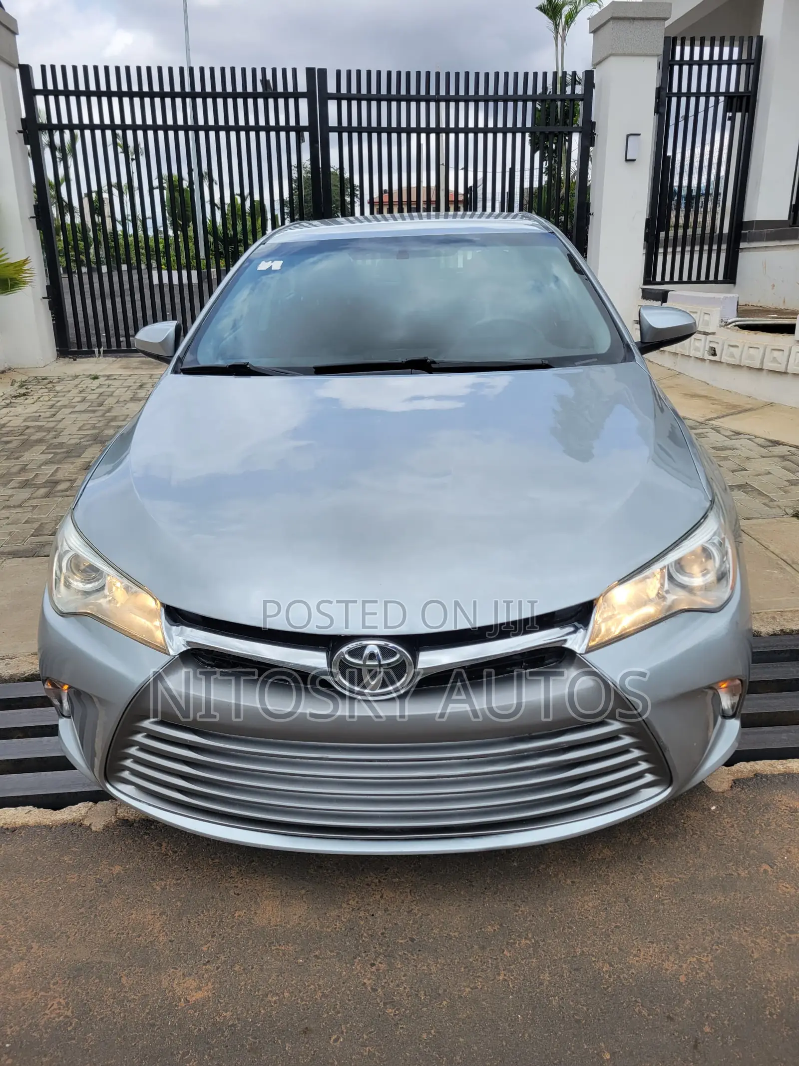 Toyota Camry LE 4dr Sedan (2.5L 4cyl 6A) 2017 Silver
