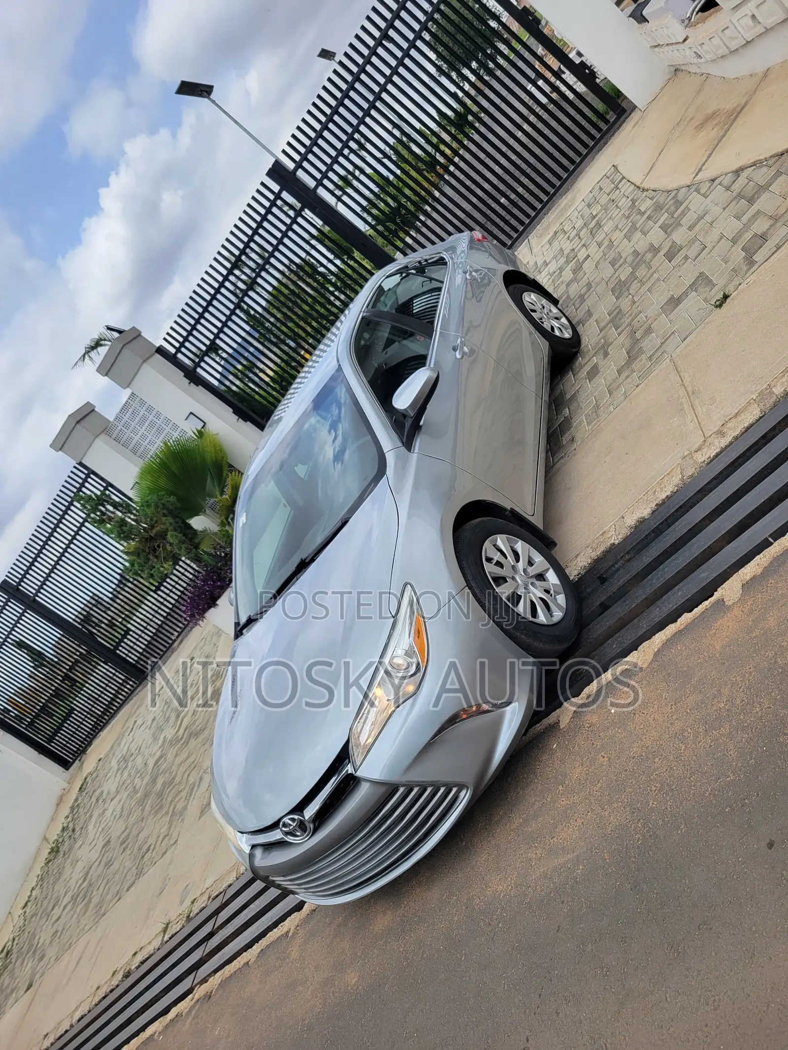 Toyota Camry LE 4dr Sedan (2.5L 4cyl 6A) 2017 Silver