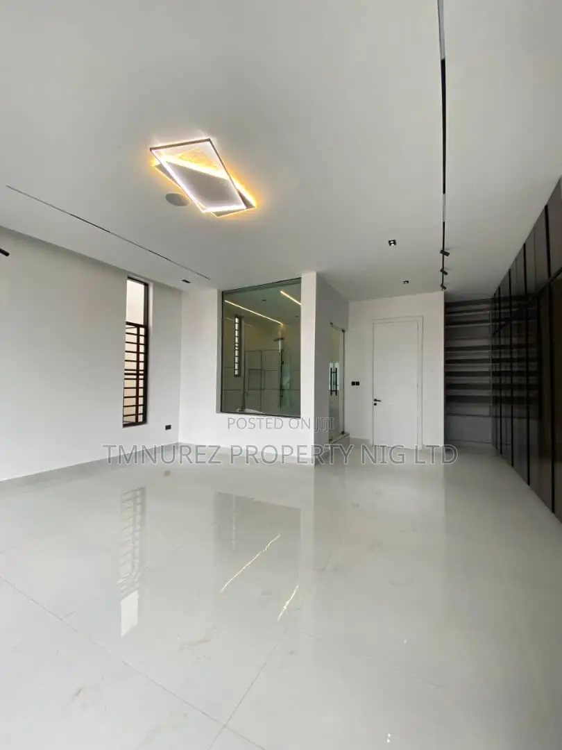 5bdrm Duplex in Chevron for sale