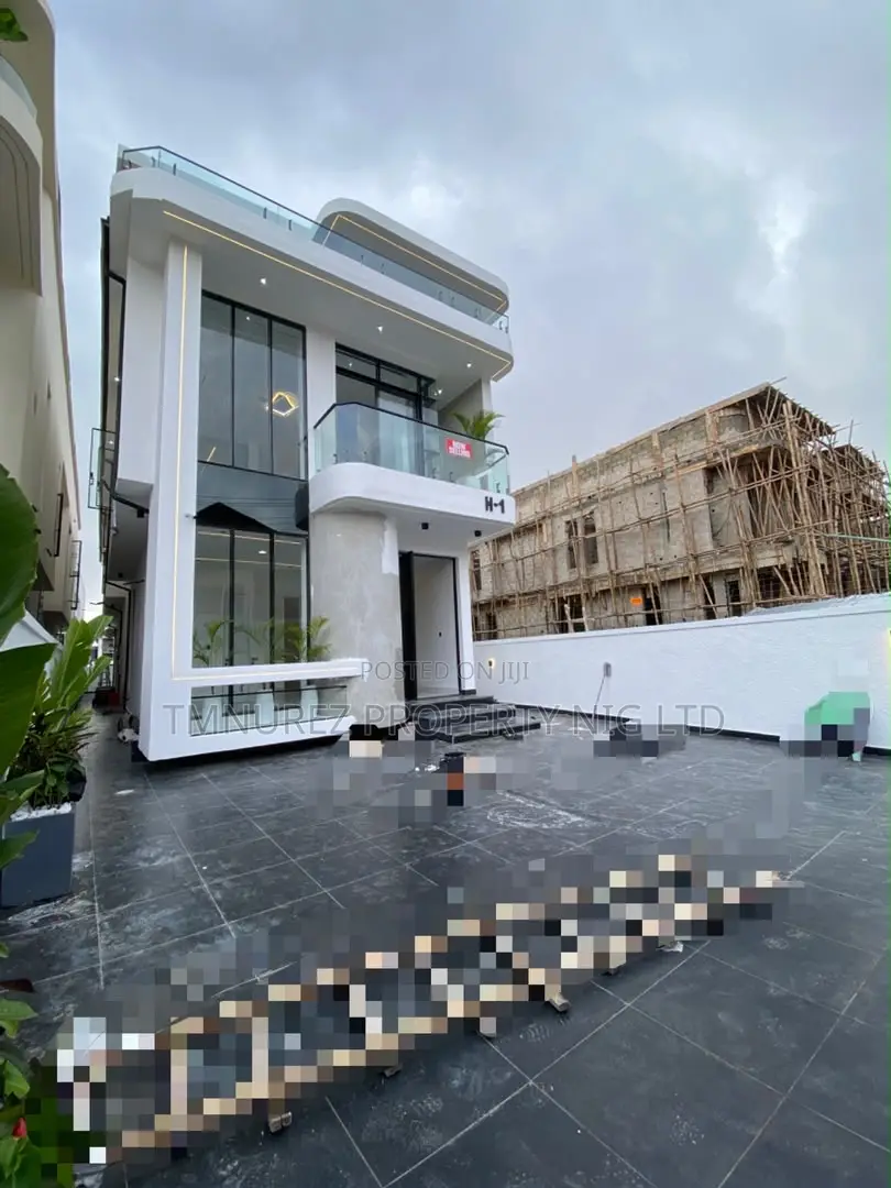 5bdrm Duplex in Chevron for sale