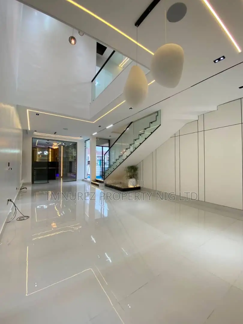 5bdrm Duplex in Chevron for sale