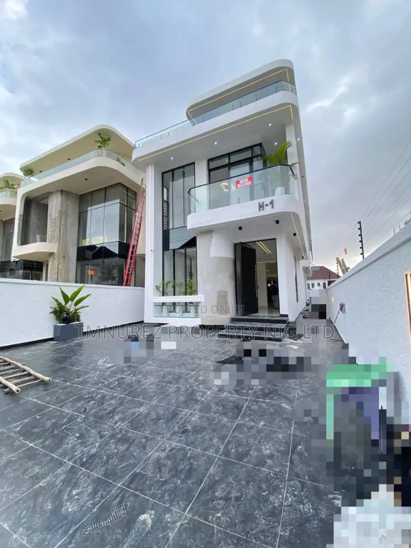 5bdrm Duplex in Chevron for sale