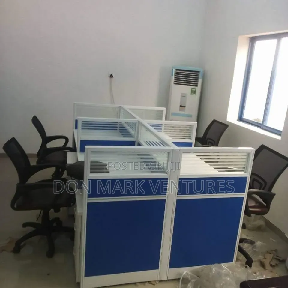 Office 4 Seaters Workstation Luxury Table
