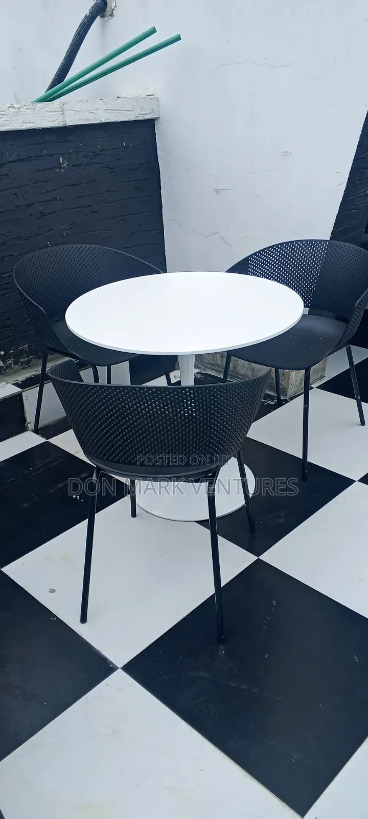 Restaurants Set of 4 Chair and 1 Table