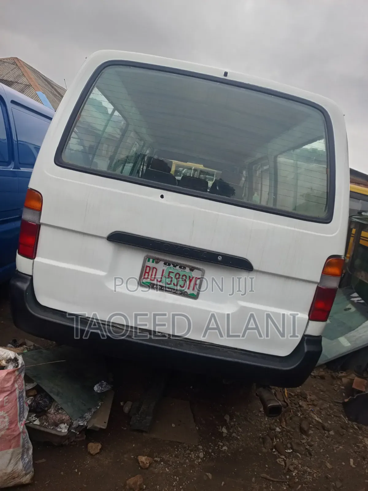 Toyota HiAce 1999 White