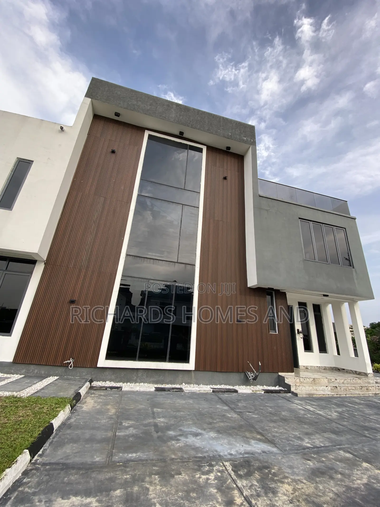 5bdrm Duplex in Off Lekki-Epe Expressway for sale