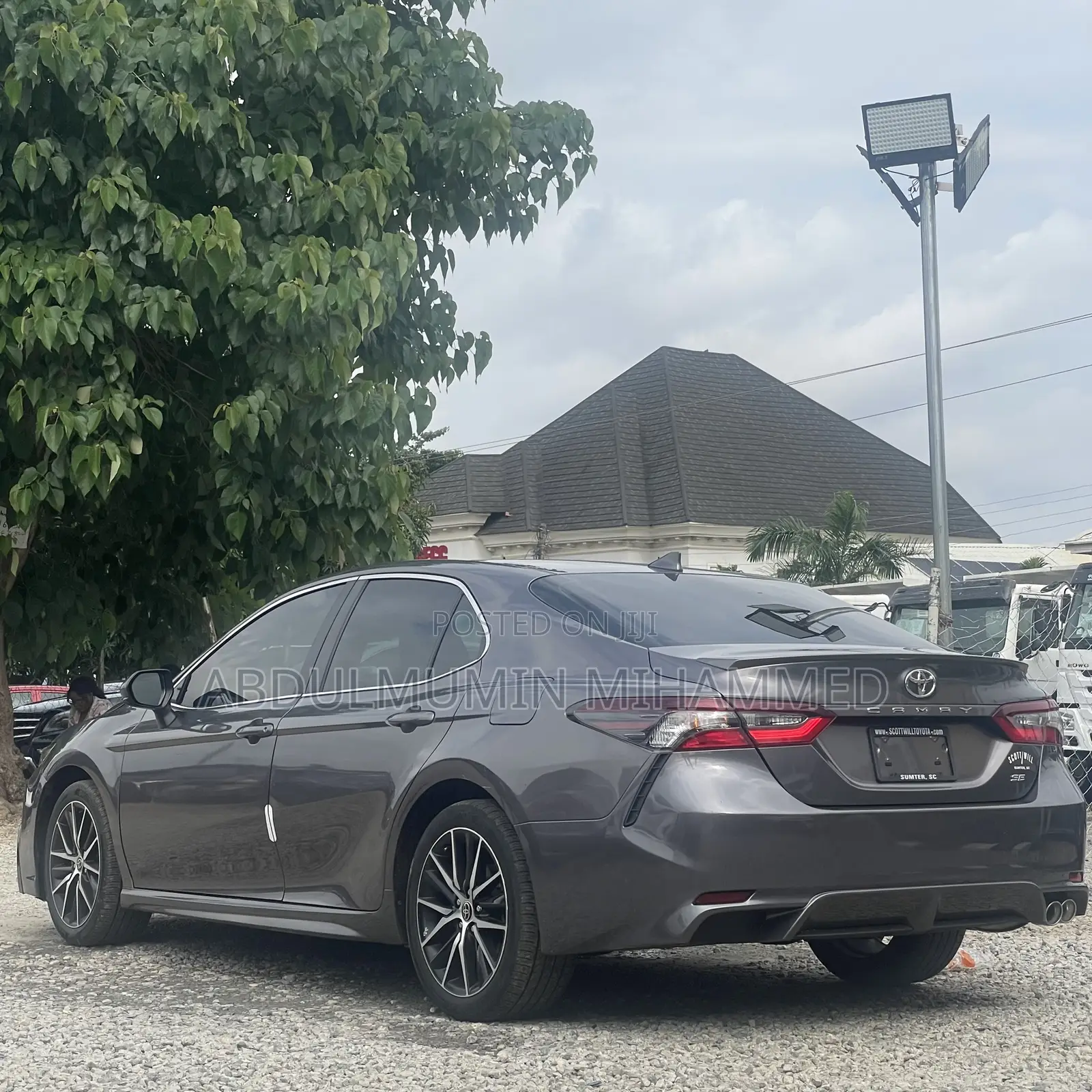 Toyota Camry SE 2022