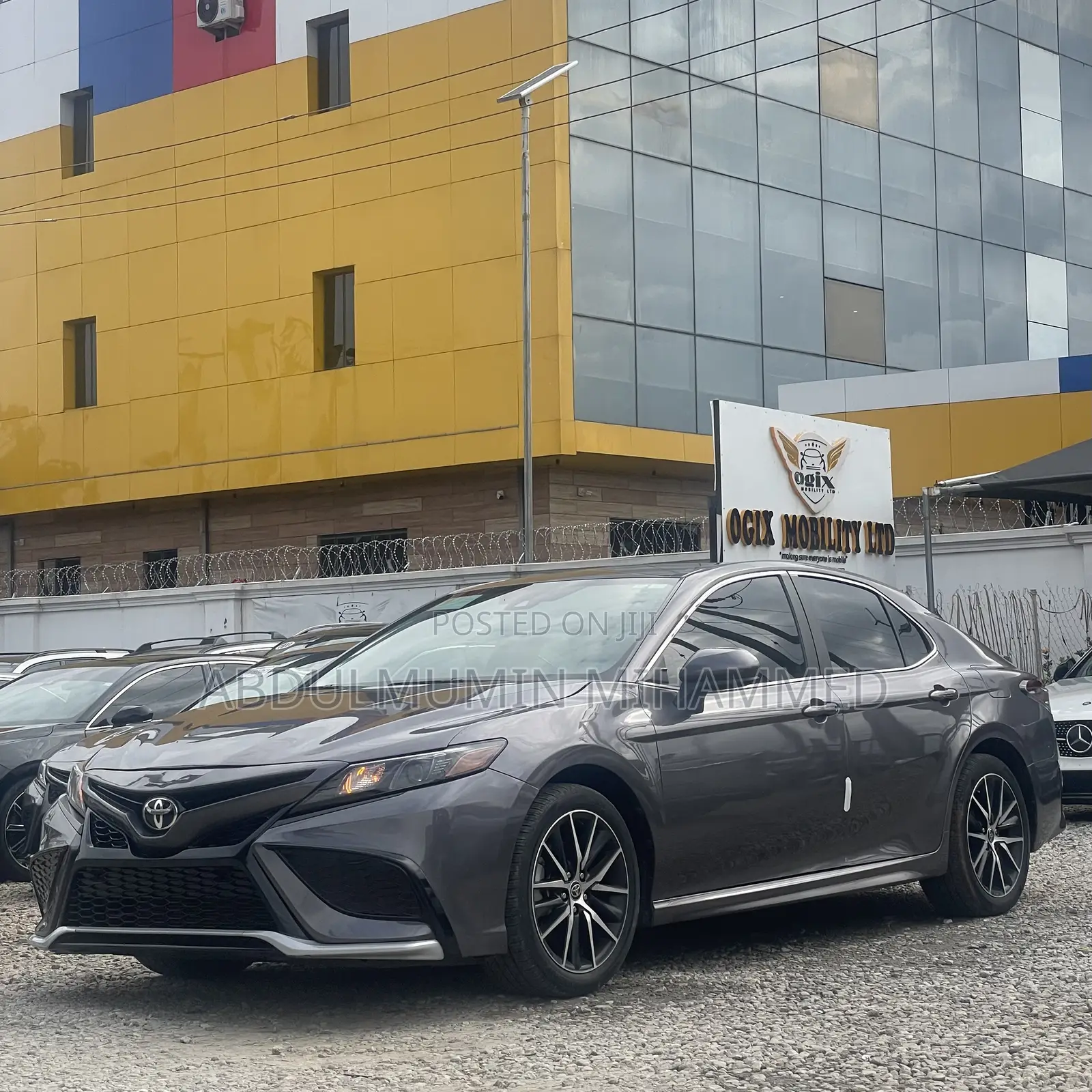 Toyota Camry SE 2022