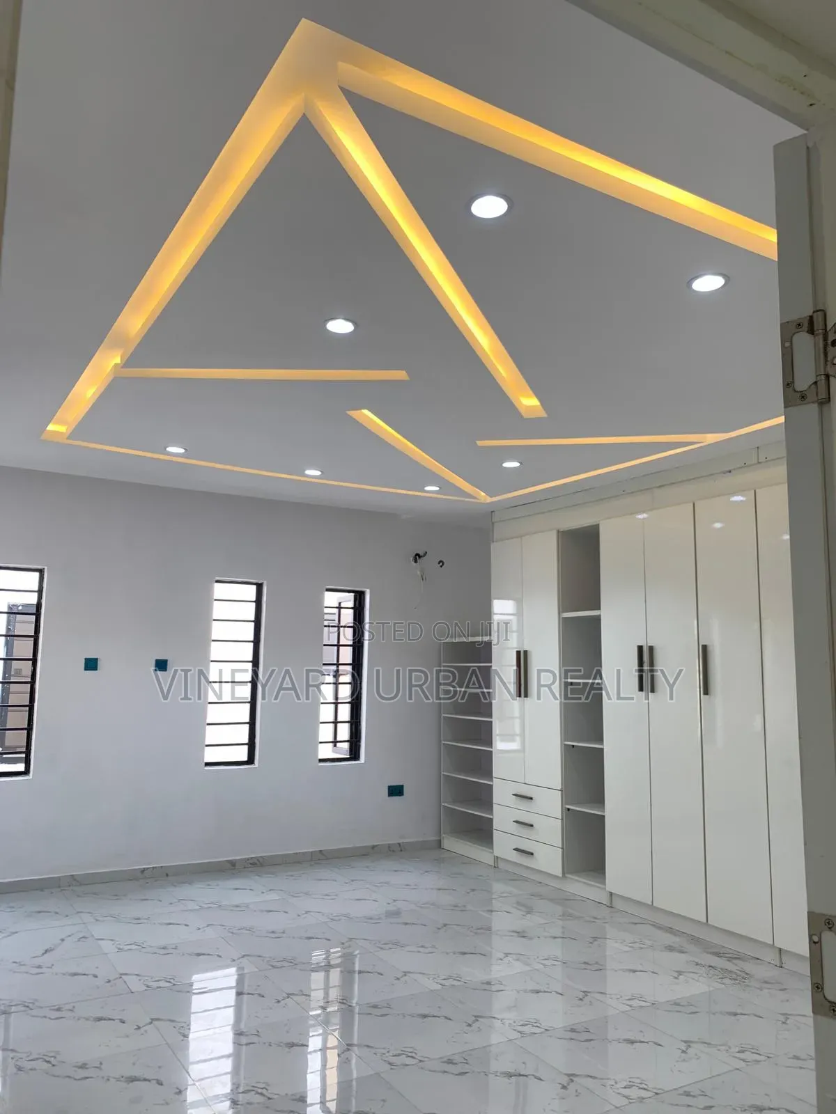 4bdrm Duplex in Thomas Estate for rent