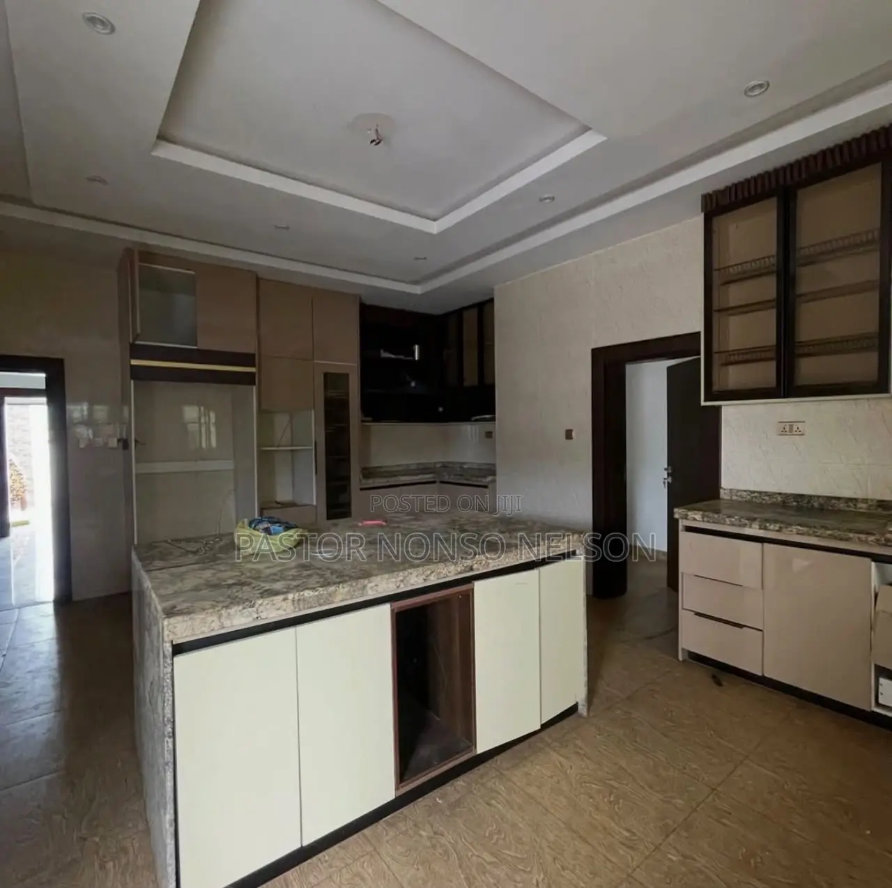 5bdrm Duplex in Leisure Court, Lugbe District for sale
