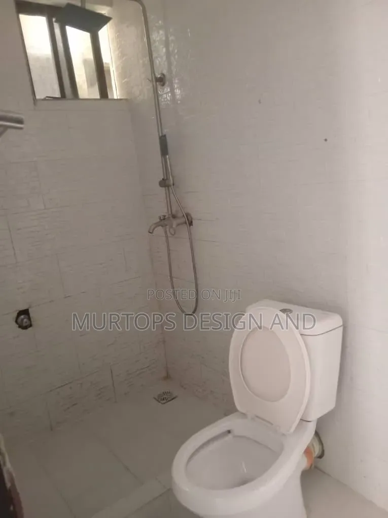 2bdrm Apartment in Lekki Phase 2 for rent